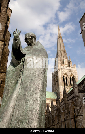 Statue von St. Richard Bishop von Chichester Sussex England Stockfoto