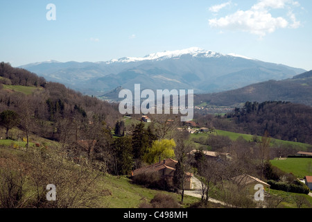 In der Nähe von Foix, in Ariège Region Frankreichs, auf der Suche nach den Pyrenäen anzeigen Stockfoto