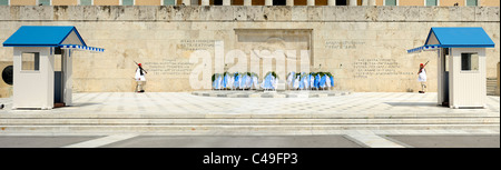 Athen, Griechenland, den Wachwechsel Zeremonie am Grab des Unbekannten Soldaten vor dem griechischen Parlament Stockfoto