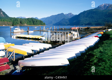 Kanu fahren Sie, Bootsverleih, Pitt Lake in der Nähe von Pitt Meadows und Maple Ridge, BC, Britisch-Kolumbien, Kanada - Boote mieten, Fraser Valley Stockfoto