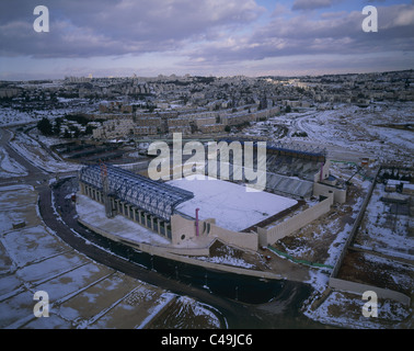 Luftaufnahme von Teddy Stadium in Jerusalem mit Schnee Stockfoto