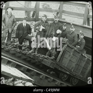 Ca. 1905 Fotografie, Bergleute, die gehen in den Hang, Hazelton, Pennsylvania. Stockfoto