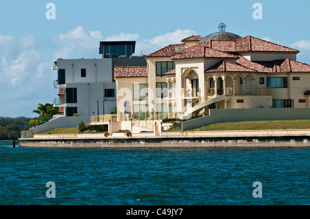 Ufergegendhäuser, Sovereign Islands, Gold Coast, Queensland, Australien Stockfoto