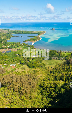 Kaneohe Bay & Mokoli'i Island (früher bekannt als veralteter Begriff „Chinaman's hat“), Oahu, Hawaii, USA Stockfoto