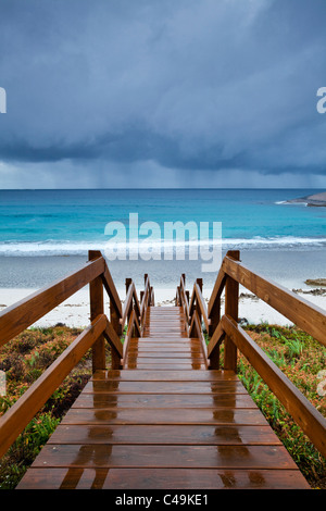 Promenade führt Lachs Strand hinunter. Esperance, Western Australia, Australien Stockfoto