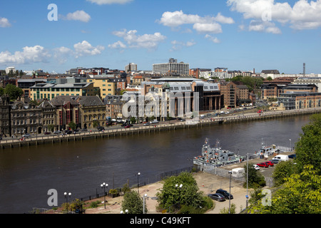 Gateshead Kai Aussicht vom Fluss Tyne Brücke nördlichen England uk gb Stockfoto