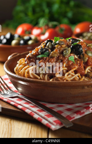 Spaghetti Alla Puttanesca italienisches Essen Stockfoto