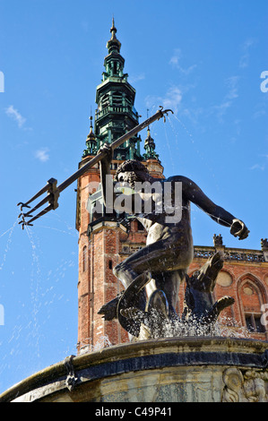 Fontana Neptuna (Neptunbrunnen) und Turm des alten Rathauses, Danzig, Polen Stockfoto