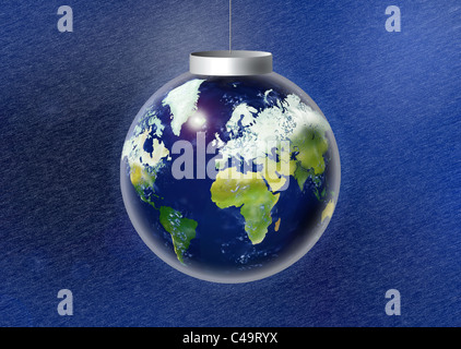 Planet Erde in der Gestaltung von einer Weihnachtskugel. Digitalen zusammengesetztes Bild. Stockfoto