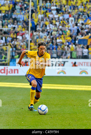 Fußball international Schweden Vs Finnland Mikael Lustig SWE mit dem ball Stockfoto