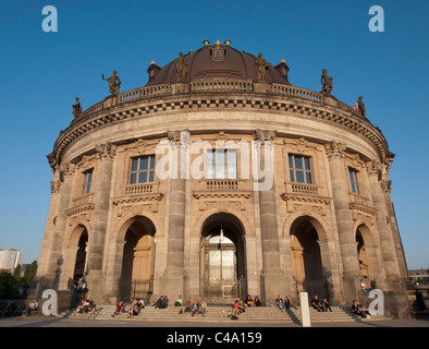 Abends Blick auf Bode-Museum auf der Museumsinsel oder Museumsinsel in Mitte Berlin Deutschland Stockfoto