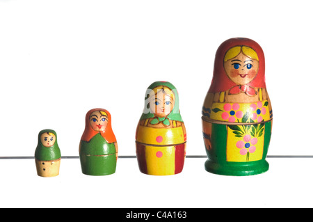 vier russische Puppen, weißer Hintergrund Stockfoto