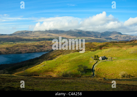 Low Parkamoor oben Coniston Water, mit Blick auf Dow Crag und Coniston Greis, Lake District Stockfoto