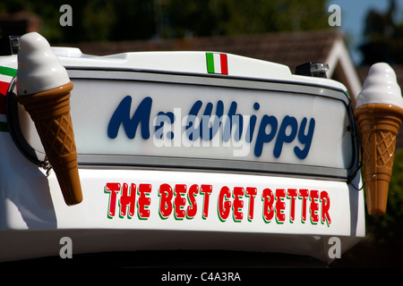 Herr Whippy Eiswagen mit Eiscreme-Kegel. Slogan sagt "das beste besser werden" Stockfoto