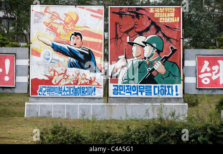 Propaganda-Plakate in Pjöngjang, Demokratische Volksrepublik Korea (Nordkorea) Stockfoto