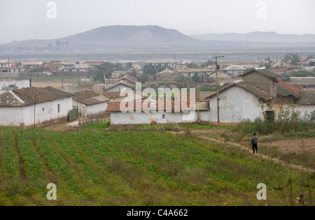 Kleine Stadt im Lande in Nordkorea in der Nähe von Nampo, Demokratische Volksrepublik Korea Stockfoto