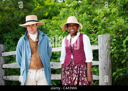 Zwei Menschen, die frühen achtzehnten Jahrhundert Kleidung auf dem Mount Vernon Estate in Alexandria, Virginia Stockfoto