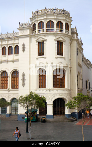 Teatro Colón an der Plaza San Martin befindet sich im historischen Zentrum von Lima, Peru. Stockfoto