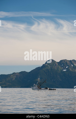 Prince William Sound, Alaska. Boote-Fisch für Buckellachs auf einen schönen Tag Neaer Knight Island, Alaska. Stockfoto