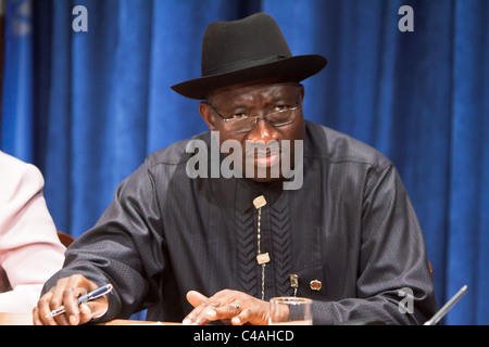 Der nigerianische Präsident Goodluck Jonathatn spricht die Presse über seines Landes Engagement zur Bekämpfung von HIV/AIDS. Stockfoto