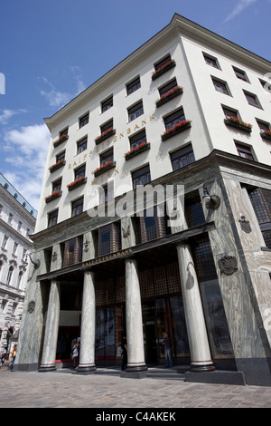 Raiffeisenbank in Michaelerplatz Square, Wien, Österreich, Europa. Foto: Jeff Gilbert Stockfoto