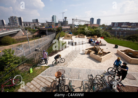 Blick von der Aussichtsplattform auf der Greenway, 2012 Olympiagelände, Stratford, London, England, Vereinigtes Königreich. Stockfoto