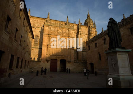 Die Universität von Salamanca, Spanien, 5. Mai 2011. Die alte Stadt Salamanca wurde 1988 zum Weltkulturerbe von der UNESCO erklärt. Stockfoto