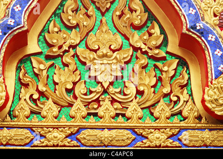 Buddhistischer Tempel in Bangkok, Thailand hautnah. Stockfoto