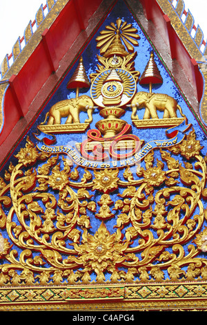 Buddhistischer Tempel in Bangkok, Thailand hautnah. Stockfoto