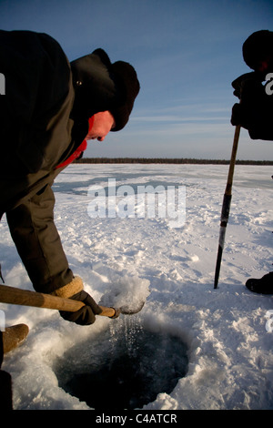 Russland, Sibirien, Baikal; Russland, Sibirien, Baikal; In der Vorbereitung für die Fischerei auf gefrorenen Baikalsee im winter Stockfoto