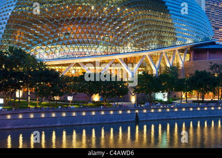Singapur, Singapur, Marina Bay. Esplanade - Theater an der Bucht Gebäude. Stockfoto