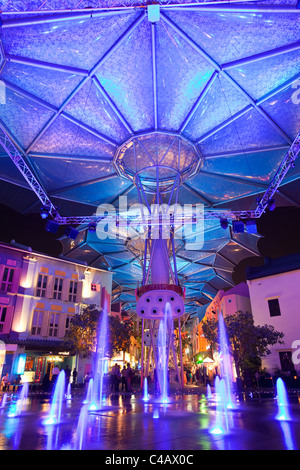 Singapur, Singapur, Clarke Quay. Buntes Nachtleben an der Bar und Restaurant Bezirk von Clarke Quay. Stockfoto