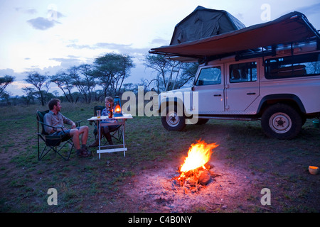 Tansania, Serengeti. Grobe Campingplatz in einem der dafür vorgesehenen besonderen Campingplätze (Sero 1 extra). MR. Stockfoto