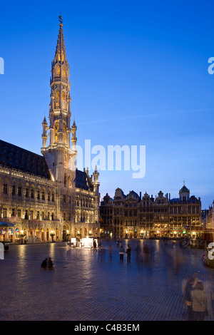 La Grand Place in Brüssel, Belgien bei Nacht. Stockfoto