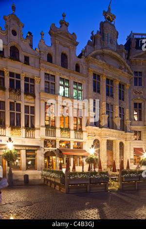 La Grand Place in Brüssel, Belgien bei Nacht. Stockfoto