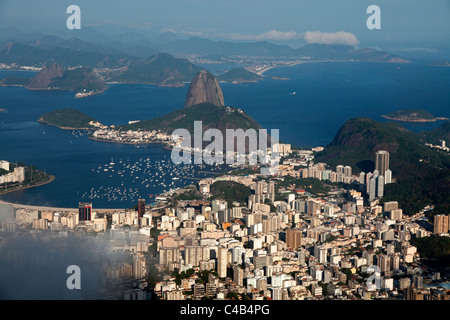 Die berühmten Zuckerhut vom Corcovado aus gesehen. Brazilien Stockfoto