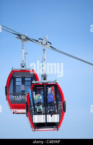 Gondelbahn im Skigebiet Ylläs, Finnland Stockfoto