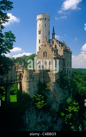 Deutschland, Baden-Württemberg, Schwaben, Lichtenstein. Erbaut in den 1840er Jahren von Graf Willhelm, 1. Herzog von Urach, war Schloss Lichtenstein neugotische Gestaltung als eine ernsthafte Festung, sondern eher eine romantische Torheit nie beabsichtigt. Stockfoto