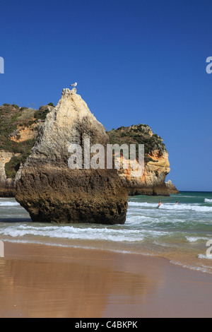 Felsen am Praia Dos Tres Irmãos in der Nähe von Alvor Algarve Portugal Stockfoto