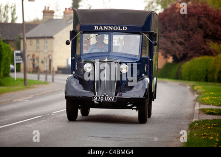 Morris commercial van JDF 181 in Histon und Cottenham Auto Rallye. Cambridge Großbritannien Stockfoto