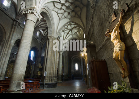 Figur des Christus gekreuzigt in der Kathedrale von San Pedro de Jaca, Spanien Stockfoto