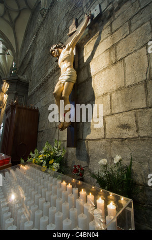 Figur des Christus gekreuzigt in der Kathedrale von San Pedro de Jaca, Spanien Stockfoto