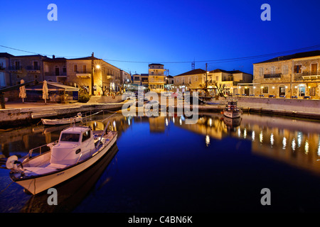 Teilansicht der kleine Hafen von Aghios Nikolaos (oder "Selinitsa") Dorf im westlichen ("messenischen") Mani, Peloponnes, Griechenland Stockfoto