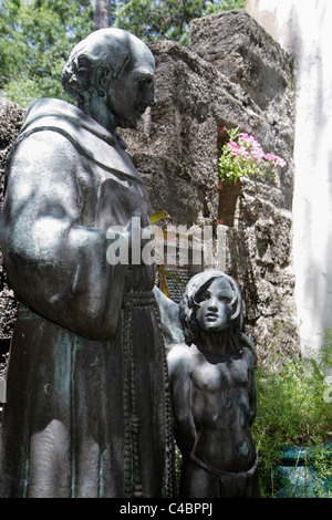 St. Saint Augustine Florida, St. Francis Street, ältestes Haus Museum, Statue, Franziskanerbrüder, indischer Junge, Besucher Reise Reise Reise Tourismus l Stockfoto