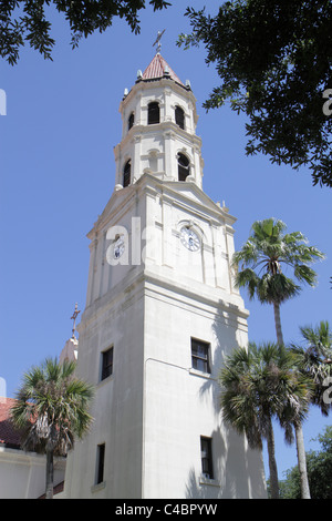 St. Saint Augustine Florida, Cathedral Place, Cathedral Basilica of St. Augustine, Kirchturm, Uhr, Besucher reisen Reise Tour Tourismus Wahrzeichen Stockfoto