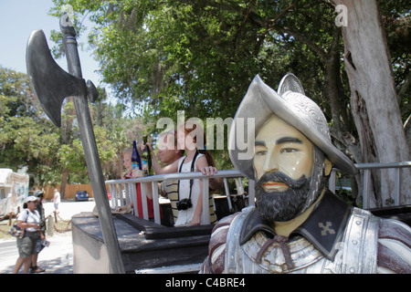 St. Saint Augustine Florida, Fountain of Youth Archaeological Park, Front, Eingang, Ponce de Leon, Statue, Battle Axt, Mann Männer Erwachsene Erwachsene, Vater d Stockfoto