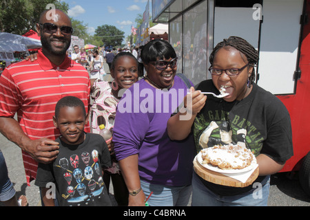 Florida Putnam County, Palatka, Blue Crab Festival, Veranstaltung, Schwarze Afrikanische Afrikaner ethnische Minderheit, Mann Männer Erwachsene Erwachsene Erwachsene, Frau Frauen weibliche Dame Stockfoto