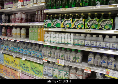 Florida, Marion County, Ocala, Publix, Lebensmittelgeschäft, Supermarkt, Display-Verkauf, Preise, Preise, Mineralwasser, Regalen, Shopping Shopper Shopper shoppen Stockfoto