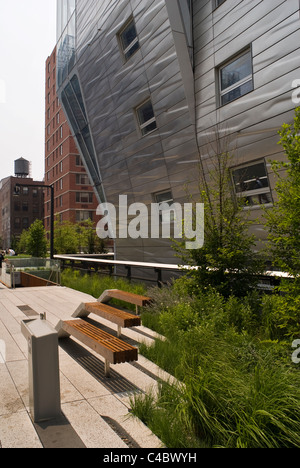 Phase 2 der Highline Park öffentlicher Raum in New York City, gebaut auf einem 1930er Jahre Schiene Fracht Struktur eröffnet Juni 2011 erhöhte Stockfoto