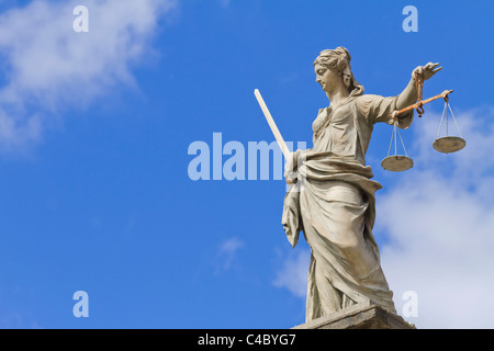 Justitia Statue in Dublin, Irland Stockfoto